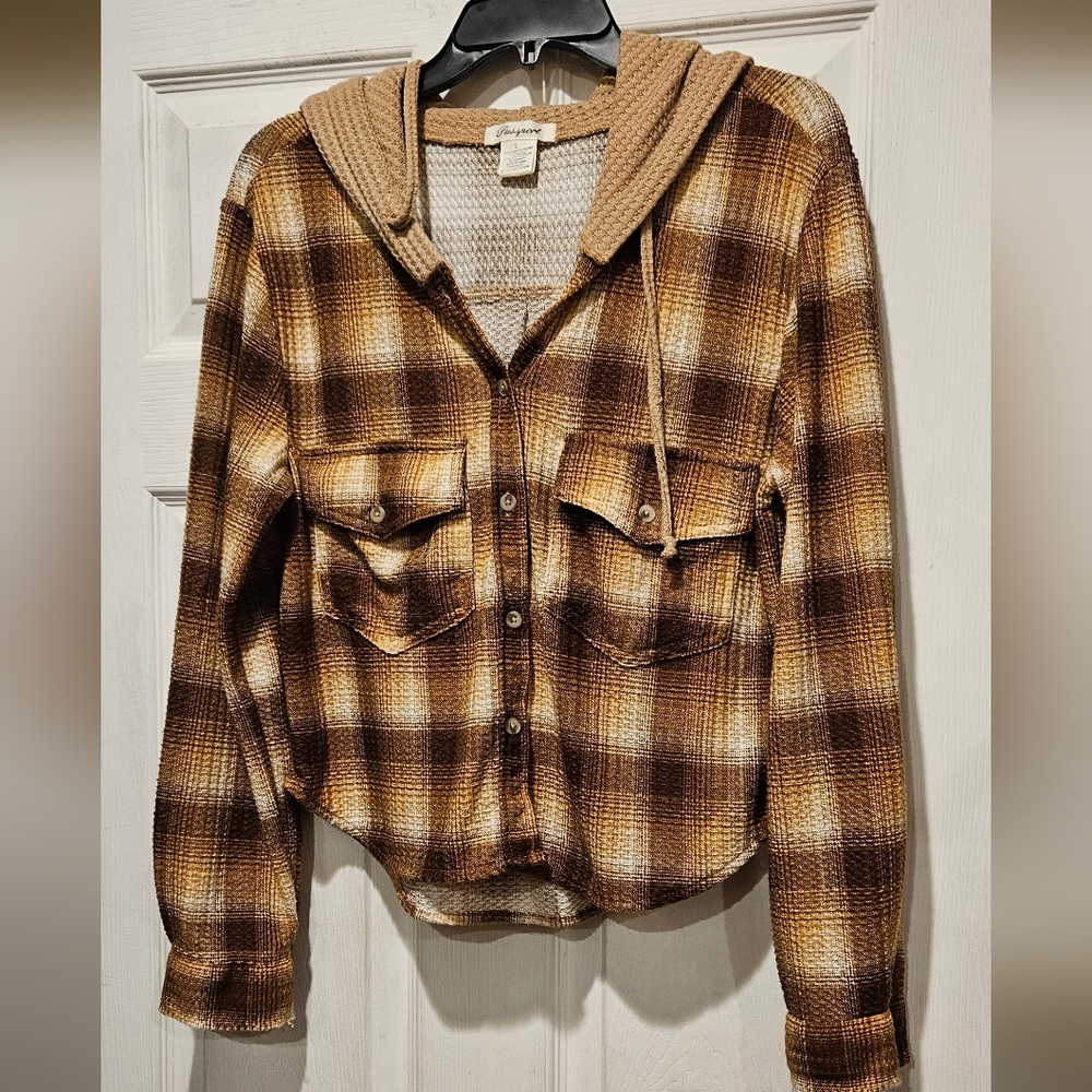 PASSPORT HOODED SHIRT